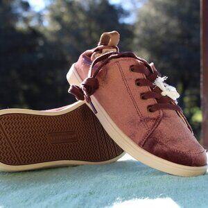 NWT REVITALIGN SANTA CLARA BETTA GRAPE VELVET W/BUILT IN ORTHOTIC SUPPORT SIZE 6